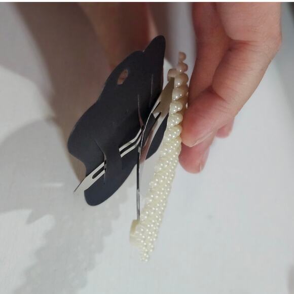 Contemporary Preppy White Faux Pearl Geometric Rectangle Hair Clip Barette - Picture 6 of 7